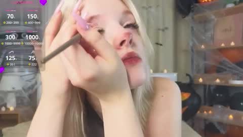 Mary online show from 10/31/25, 01:28