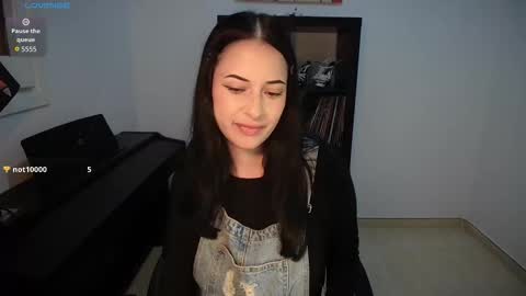 Sara online show from 10/13/25, 06:19