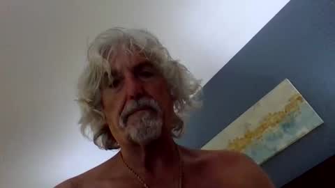Snapshot of winedog2020 chatting on 05/08/26, 03:45 Gundja Man online show from 05/08/26, 03:45