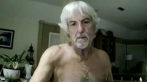 Snapshot of winedog2020 chatting on 05/27/26, 08:33 Gundja Man online show from 05/27/26, 08:33