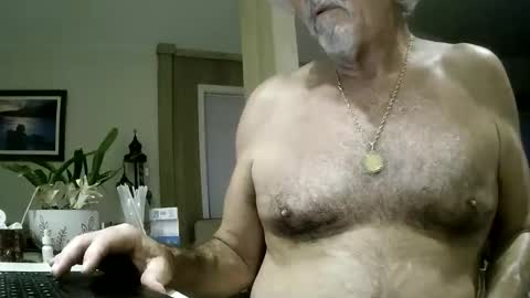 Snapshot of winedog2020 chatting on 06/02/26, 12:56 Gundja Man online show from 06/02/26, 12:56