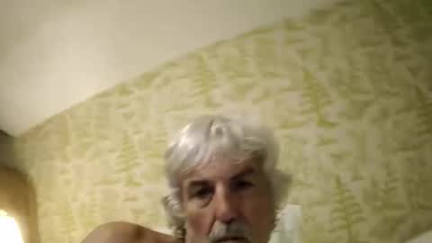 Snapshot of winedog2020 chatting on 06/07/26, 06:33 Gundja Man online show from 06/07/26, 06:33