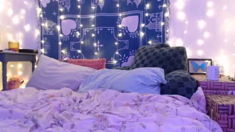 Eevie online show from 12/05/24, 05:59