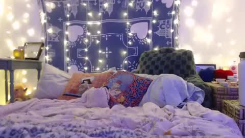 Eevie online show from 01/03/25, 04:33