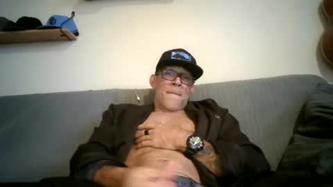 wingnutt765733 online show from 12/01/25, 04:01