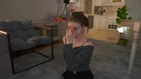 Snapshot of winnieriedesel chatting on 04/17/26, 03:20 Lillian online show from 04/17/26, 03:20