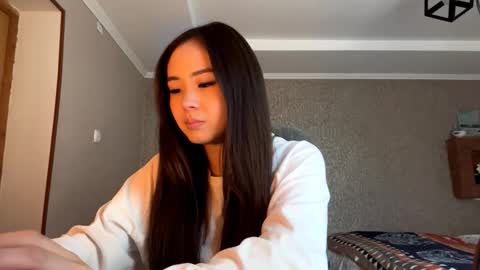 Amina online show from 10/26/25, 04:40