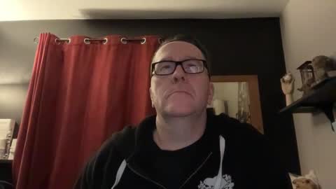 Snapshot of wintyr chatting on 12/17/24, 12:12 wintyr online show from 12/17/24, 12:12