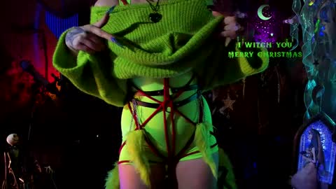 Snapshot of witch_fiona chatting on 12/24/24, 07:44 Goddess of two strapons - Mr. long Don Mr. Pinky online show from 12/24/24, 07:44