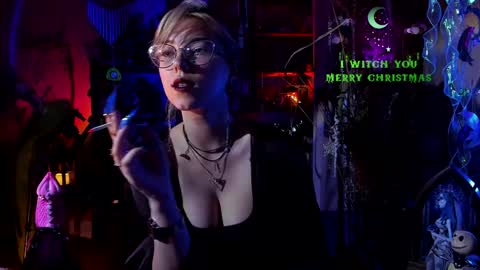Snapshot of witch_fiona chatting on 12/29/24, 07:32 Goddess of two strapons - Mr. long Don Mr. Pinky online show from 12/29/24, 07:32