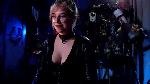 Snapshot of witch_fiona chatting on 02/24/25, 07:52 Goddess of two strapons - Mr. long Don Mr. Pinky online show from 02/24/25, 07:52