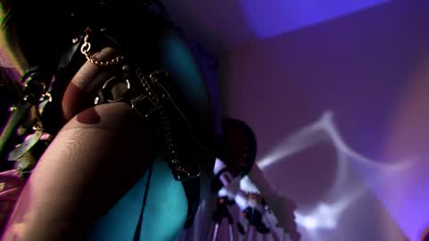 Snapshot of witch_fiona chatting on 11/24/25, 07:57 Goddess of two strapons - Mr. long Don Mr. Pinky online show from 11/24/25, 07:57