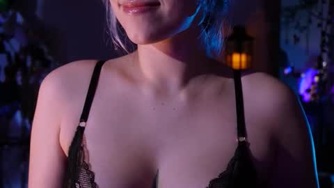 Snapshot of witch_fiona chatting on 12/17/25, 08:04 Goddess of two strapons - Mr. long Don Mr. Pinky online show from 12/17/25, 08:04