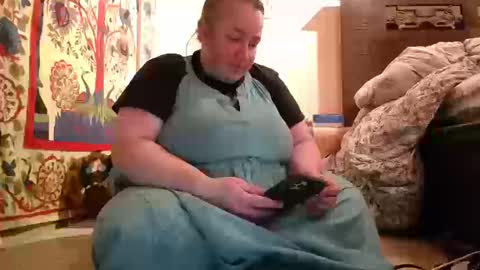 Annie online show from 10/15/25, 02:01