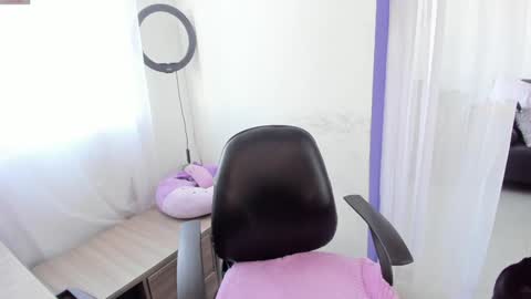     Luna Violeta  A r t i s t  online show from 01/29/25, 09:17