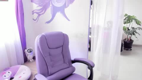     Luna Violeta  A r t i s t  online show from 10/20/25, 08:31