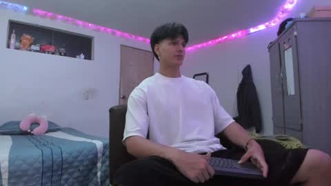 Snapshot of with_ken chatting on 04/08/26, 04:56 Ken online show from 04/08/26, 04:56