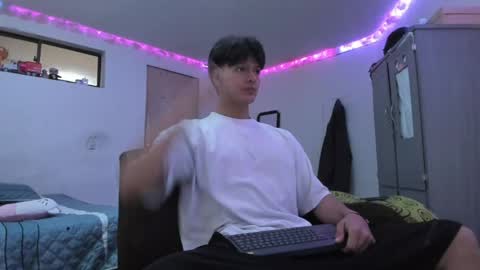 Snapshot of with_ken chatting on 04/09/26, 02:33 Ken online show from 04/09/26, 02:33