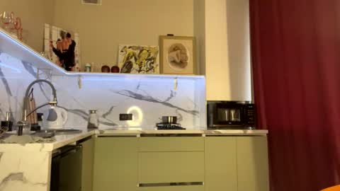 Isobelle online show from 01/24/25, 12:20