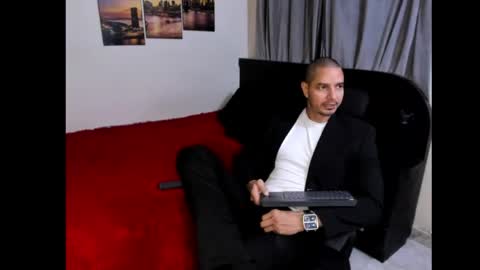 Magnus Dark independent model online show from 06/08/26, 03:29