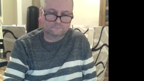 Snapshot of wobble444 chatting on 02/20/25, 01:03 wobble444 online show from 02/20/25, 01:03