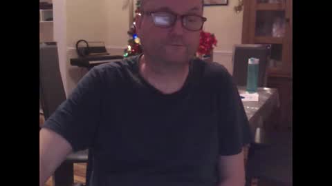 Snapshot of wobble444 chatting on 12/16/25, 02:38 wobble444 online show from 12/16/25, 02:38