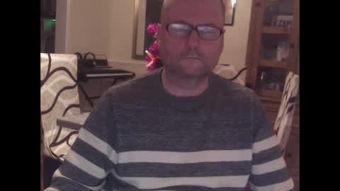Snapshot of wobble444 chatting on 06/02/26, 10:12 wobble444 online show from 06/02/26, 10:12