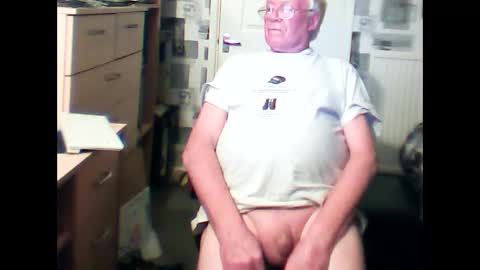 wolcol80 online show from 01/03/25, 12:22