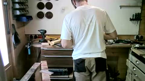 wolf021221 online show from 09/15/25, 11:21