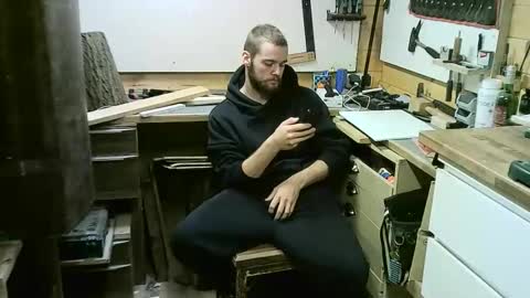 wolf021221 online show from 10/24/25, 06:04