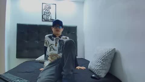  W O L F  online show from 02/08/25, 11:12