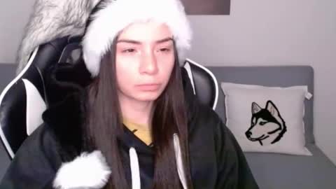 Snapshot of wolfs_daughter chatting on 12/03/24, 02:14 Alex online show from 12/03/24, 02:14