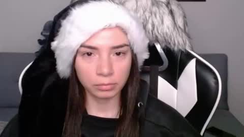 Snapshot of wolfs_daughter chatting on 12/10/24, 02:27 Alex online show from 12/10/24, 02:27