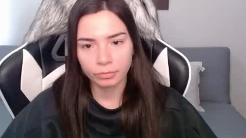 Snapshot of wolfs_daughter chatting on 12/12/24, 07:04 Alex online show from 12/12/24, 07:04