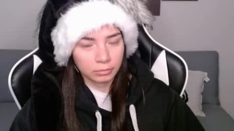 Snapshot of wolfs_daughter chatting on 12/14/24, 03:07 Alex online show from 12/14/24, 03:07