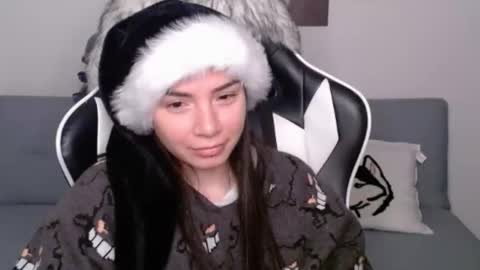 Snapshot of wolfs_daughter chatting on 12/16/24, 04:02 Alex online show from 12/16/24, 04:02
