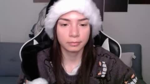Snapshot of wolfs_daughter chatting on 12/19/24, 02:23 Alex online show from 12/19/24, 02:23