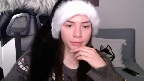Snapshot of wolfs_daughter chatting on 12/20/24, 03:03 Alex online show from 12/20/24, 03:03