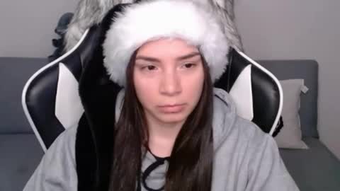 Snapshot of wolfs_daughter chatting on 12/21/24, 02:41 Alex online show from 12/21/24, 02:41