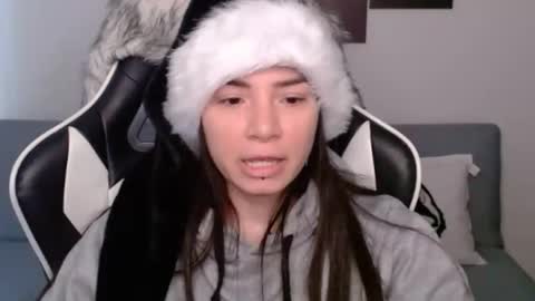 Snapshot of wolfs_daughter chatting on 12/22/24, 09:20 Alex online show from 12/22/24, 09:20