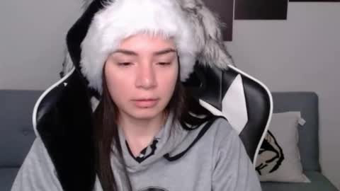 Snapshot of wolfs_daughter chatting on 12/23/24, 03:18 Alex online show from 12/23/24, 03:18