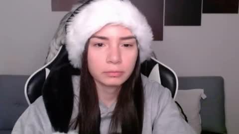Snapshot of wolfs_daughter chatting on 12/25/24, 03:18 Alex online show from 12/25/24, 03:18