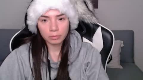 Snapshot of wolfs_daughter chatting on 12/28/24, 03:37 Alex online show from 12/28/24, 03:37