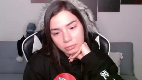 Snapshot of wolfs_daughter chatting on 12/29/24, 03:22 Alex online show from 12/29/24, 03:22