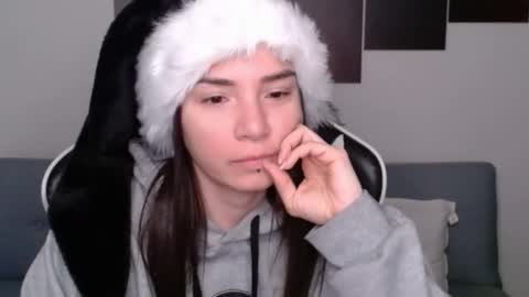 Snapshot of wolfs_daughter chatting on 12/30/24, 03:25 Alex online show from 12/30/24, 03:25