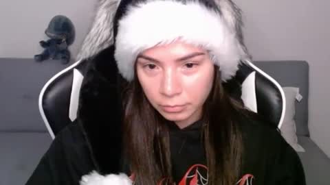 Snapshot of wolfs_daughter chatting on 01/01/25, 02:19 Alex online show from 01/01/25, 02:19