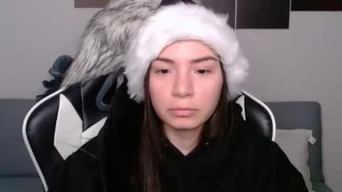 Snapshot of wolfs_daughter chatting on 01/01/25, 05:22 Alex online show from 01/01/25, 05:22