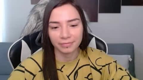 Snapshot of wolfs_daughter chatting on 01/01/25, 08:37 Alex online show from 01/01/25, 08:37
