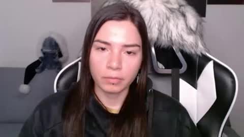 Snapshot of wolfs_daughter chatting on 01/03/25, 03:05 Alex online show from 01/03/25, 03:05