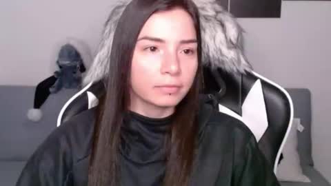 Snapshot of wolfs_daughter chatting on 01/05/25, 03:11 Alex online show from 01/05/25, 03:11